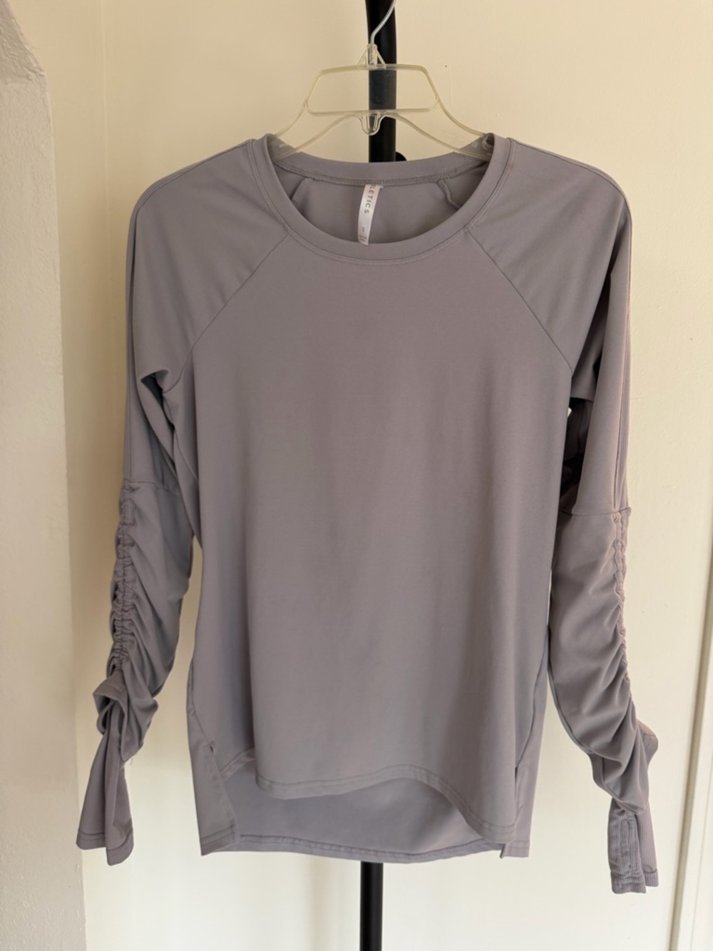 Fabletics Long Sleeve Athletic Top Gray Ruched Sleeves Size Small